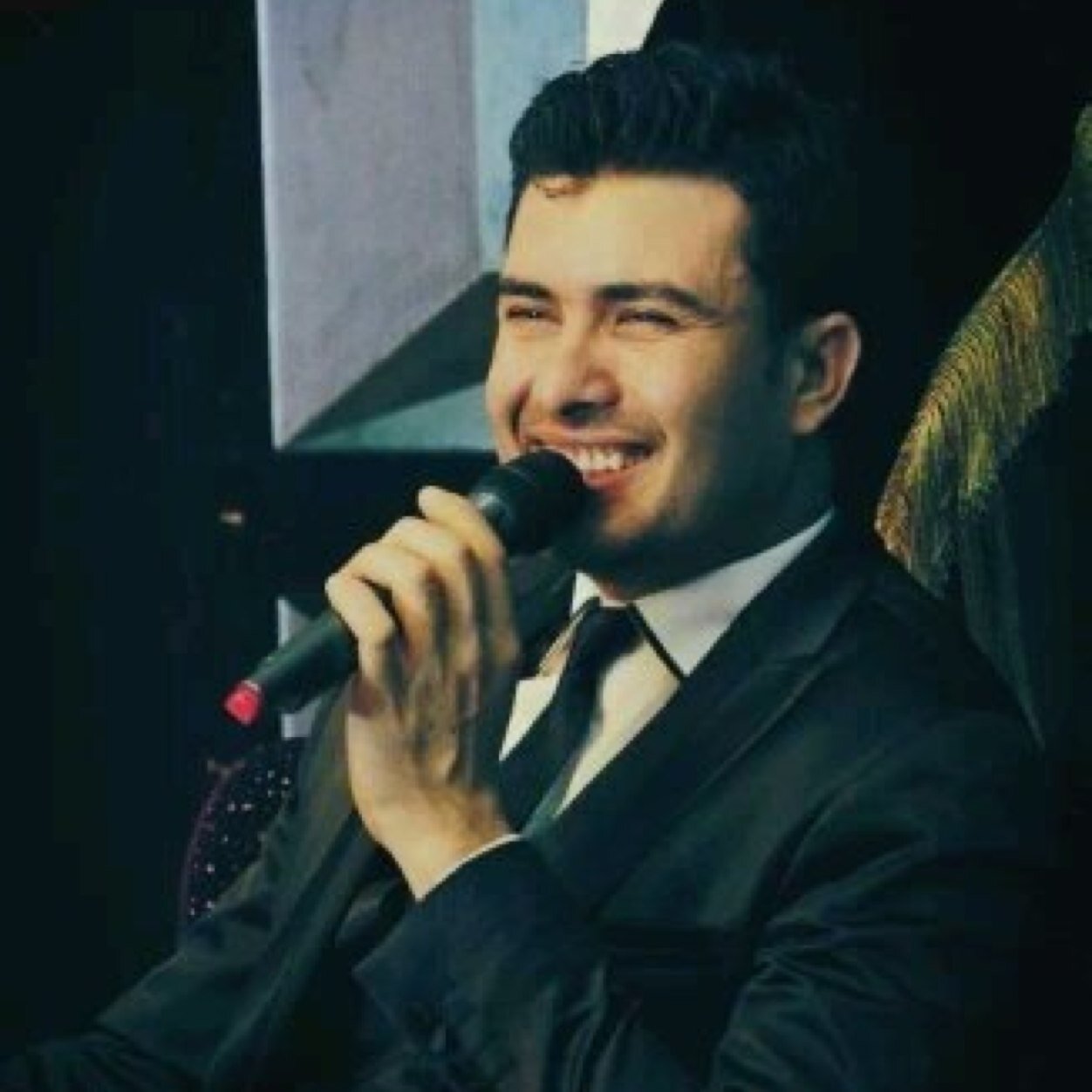 فانز }}‏الفائز في برنامج ‎#MBCTheVoice‬‏ في موسمه الثاني في ‏‫#فريق_كاظم‬‏