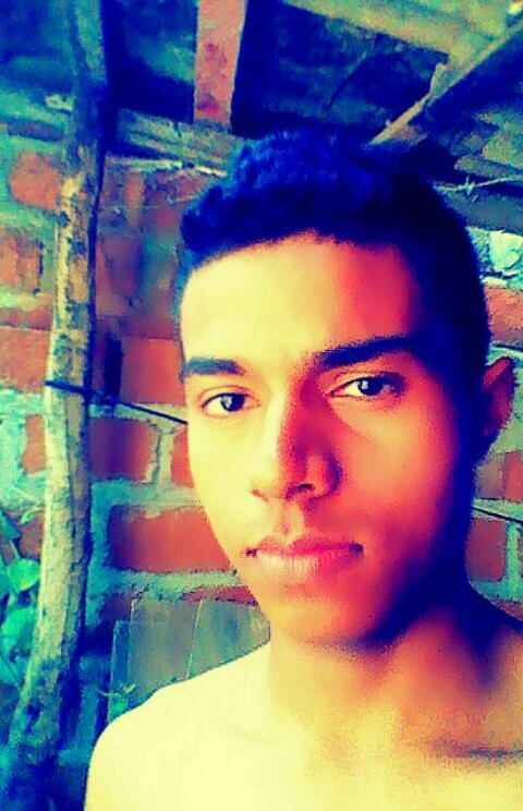 No vivas para que tu presencia se note sino para que tu ausencia se sienta.
-Bob Marley