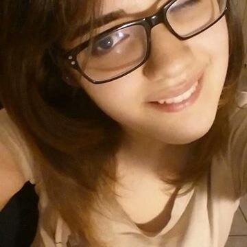 ciao a tutto mi chiamo giulia e ho 17 anni sono single e sono bisex abito a verona il mio colore preferito nero ^^ ciao