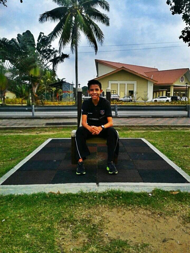 Muhammad amirul rafiq . 15 . SMK Sri Mersing . id wechat : rafiq99 :))