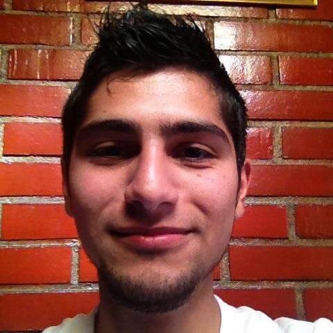 #Santiaguino, 21 años. Estudiante de Derecho en UNAB. Viviendo mil vidas a la vez por cada libro que leo. Enamorado perdido de la literatura.