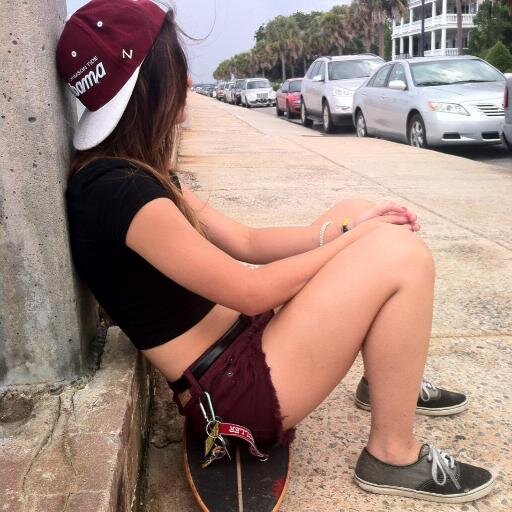 _SaraHudson_'s profile picture. Nacemos llorando y hacemos llorar en nuestra tumba.