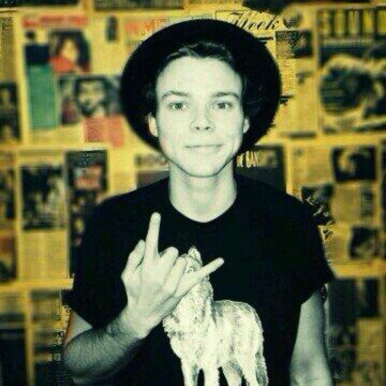 Follow @xcakemashx bc she just gave u a free follow x She follows back too! x