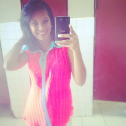 so you're a princess; how nice,  I'M A QUEEN ! :)#lapastora #happy #inlove prefiero sonreir con esfuerzo que andar llorando con facilidad ;)