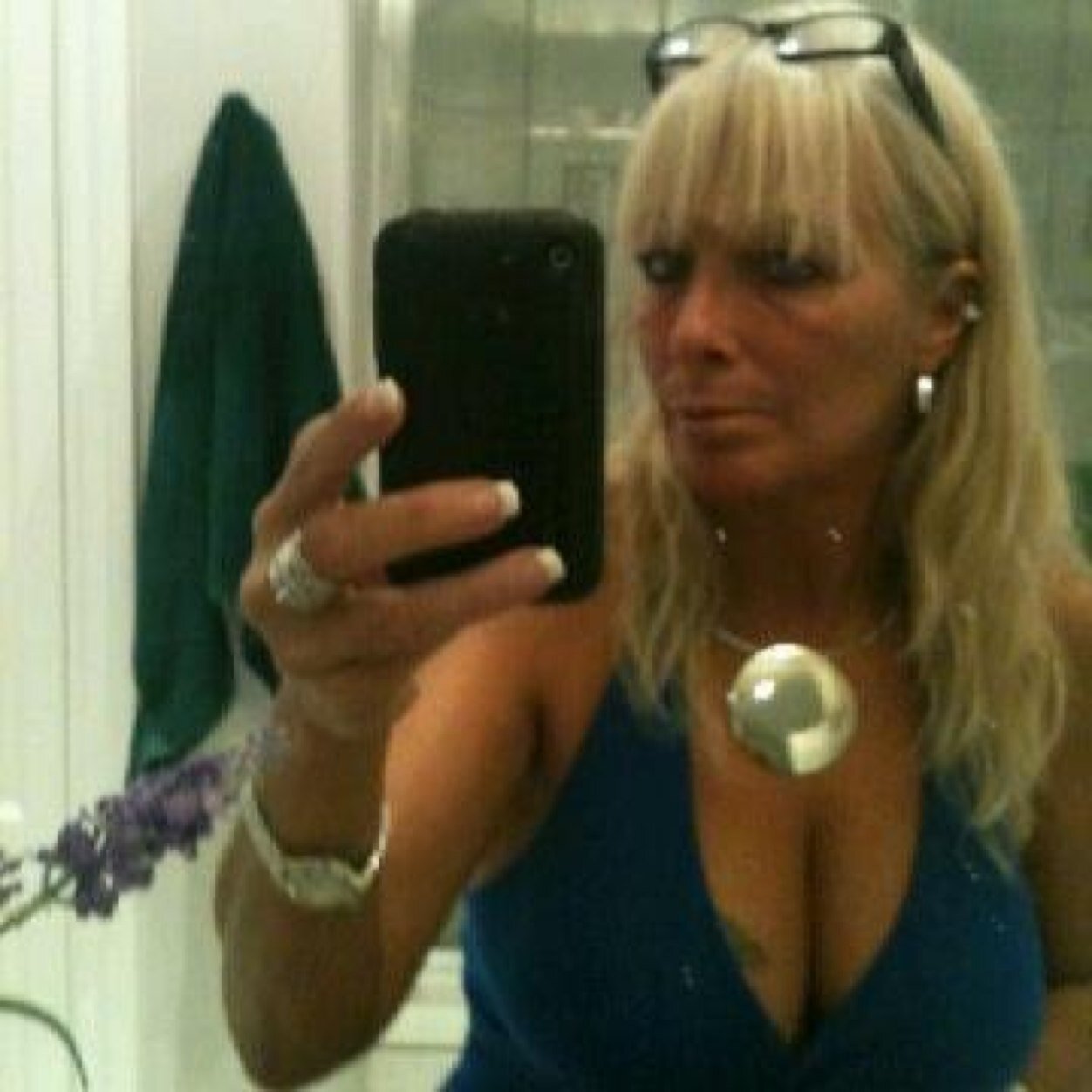 monkeygirlzxxx's profile picture. Hi All, I am new to Twitter and look forward to Tweeting with you..as they say..muah!!!!