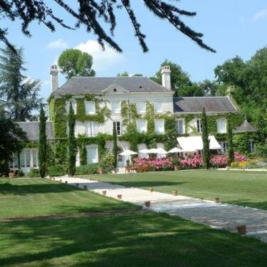 L’Hérissaudière est au centre des sites historiques et artistiques à visiter, comme des vignobles.
Vous trouverez les chambres d'hôtes et deux gites.