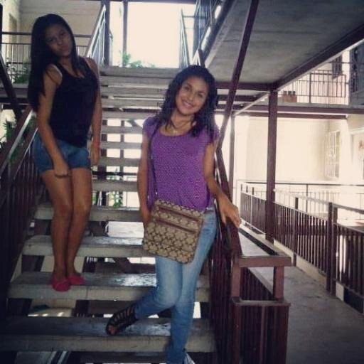 hola tengo 15 años. y me gusta ser como soy soy y no cambiar porque otra persona me lo pida♥ y soy directioner