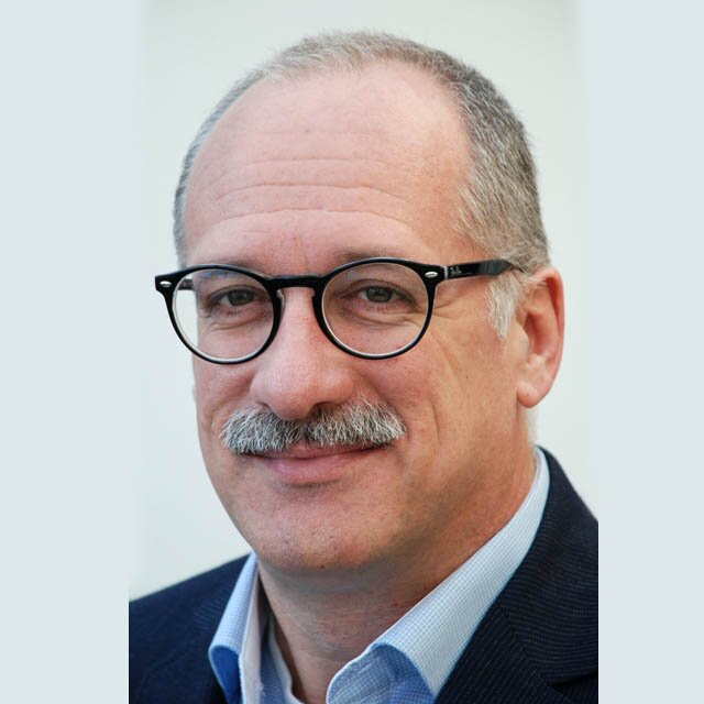 Wethouder gemeente Land van Cuijk. Golfer en waterpoloer. ICT en fiberoptic professional. Partij: Liberaal LVC