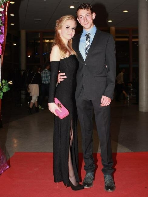 ~ RESTAURANT PARTYCENTRUM #DE HAAS~ stomme stoeptegel ~ #Insta: @mrmoesjee ~met jou is het altijd een feest @mrloosman