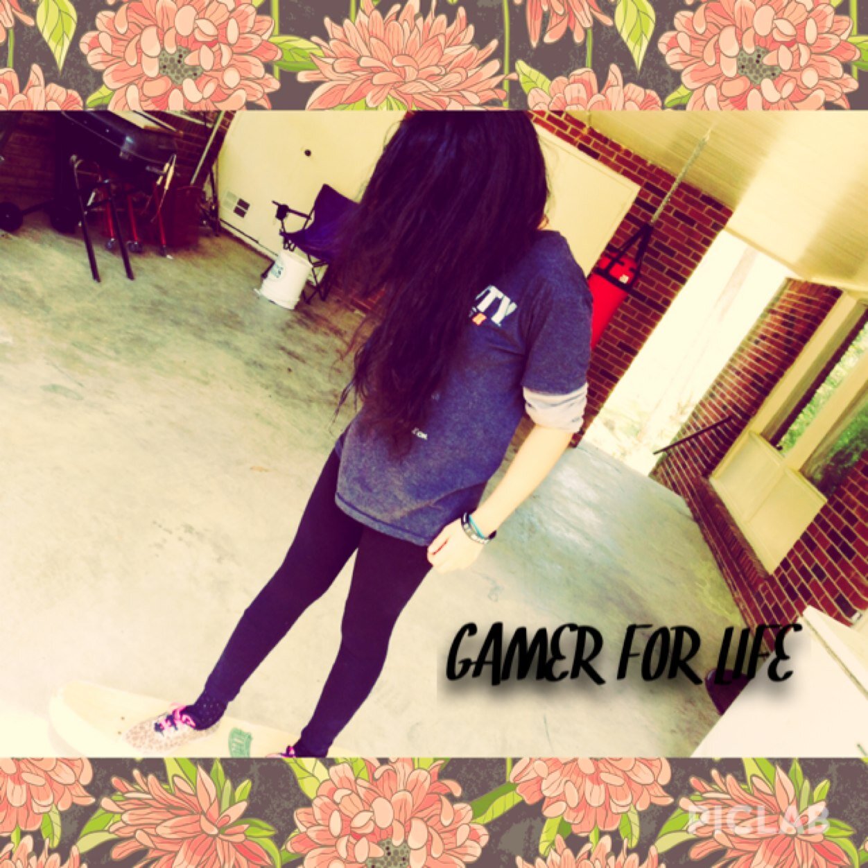 Instagram: girlgamerxoxx
Facebook: Stephanie StarCx
Kik: Rosedopexx 
c: am a gamer and i longboard 
ghostnation co leader