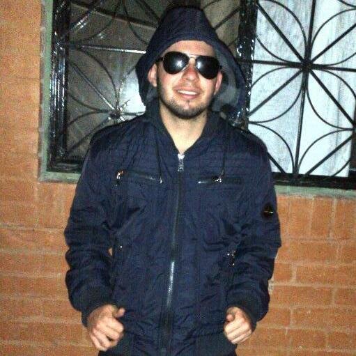 No mires hacia atrás a menos que sea para sonreír, no mires hacia el futuro a menos que sea para soñar.♥