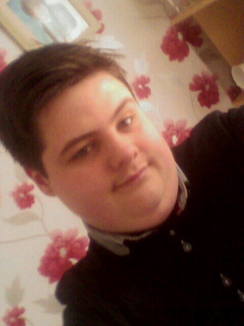 Hi my name is Peter i live in Birmingham and my Birthday is on 12th April and i love watching movies :-D