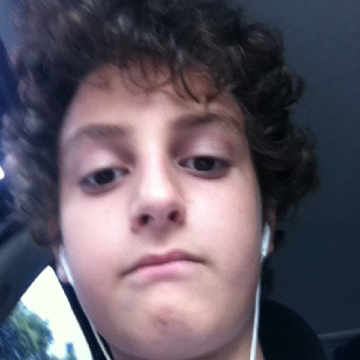 Meu nome e Davi sou um cara legal e se quiser ver vlogs e videos se inscreva em Youtube:Davi Gloria. E tambem cobertura exclusiva de varios youtubers!