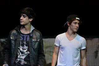 loca por un hada @soyalonsovillal, un cinaferonte @josdice, peter pan @bryanmouque, un amante de los tacos @soyfreddyleyva y una risa peculiar @soyalannavarro