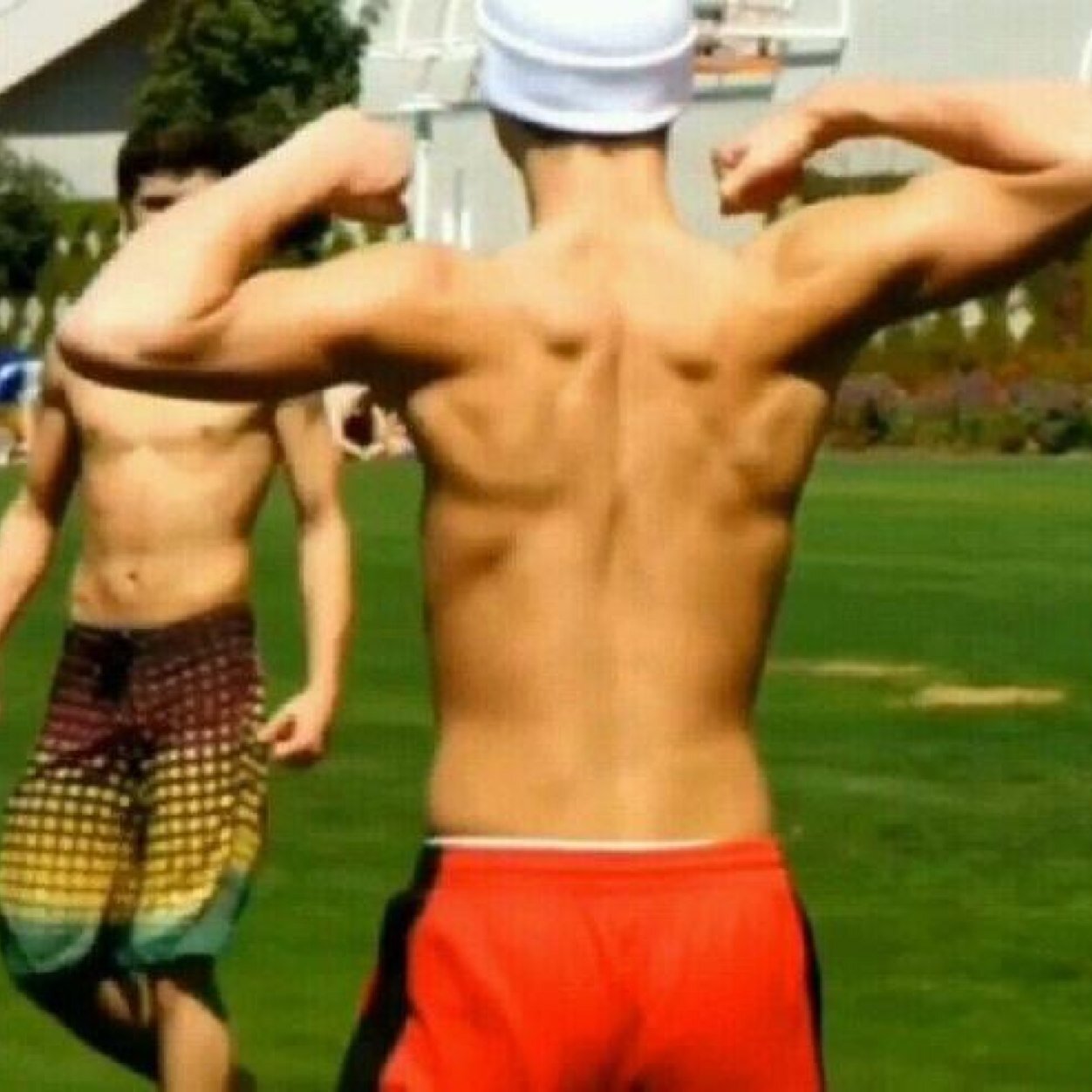 FOLLOW @magconboys_xo IF YOU HAVENT ALREADY AND IF YOURE A MAGCON FAN AND HELP HER ET TO 10k❤❤❤