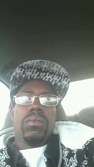 Robertmj55's profile picture. Laid back,and have no worries!