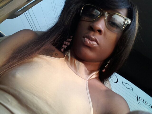 Ace of All Skills mobile hairstylist and affiliated with http://t.co/Kv51ATxSno  ig @mzpinkd /Exotic dancer
