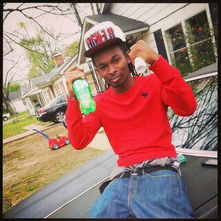 A YOUNG RICH NIGGA MANE OUT HERE GETTIN BAKK TO MY GRIND AND SHIT ME ND MY BIG BRUDDA BAKK OUT ON DA STREETS COULDNT HOLD AH YOUNG NIGGA DOWN  #MONEYTEAM