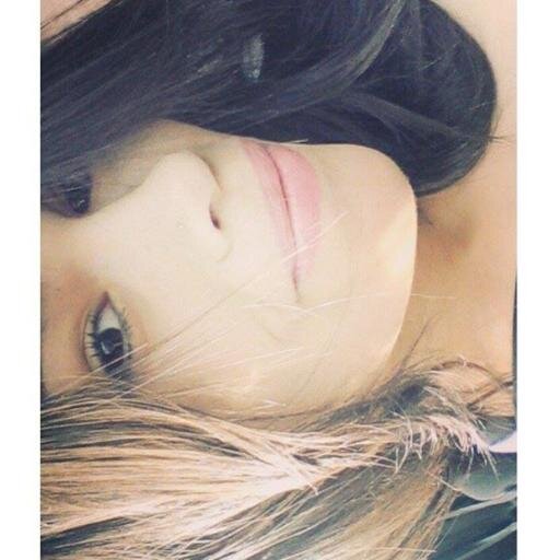 itsdanivaldes's profile picture. Amanhecerás com um belo sorriso no rosto, descobrindo assim que toda tristeza se vai com o tempo.