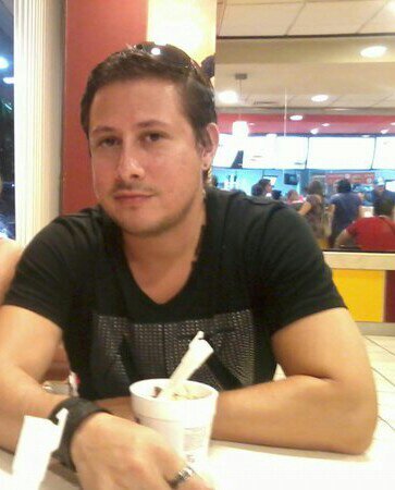 Soy un hijo maleducado de la tierra del Paraguay ,Pariente del Mariscal, hermano del toro kandil,  
Amante del sarambi, kachiai de raíz y Olimpista de corazon!