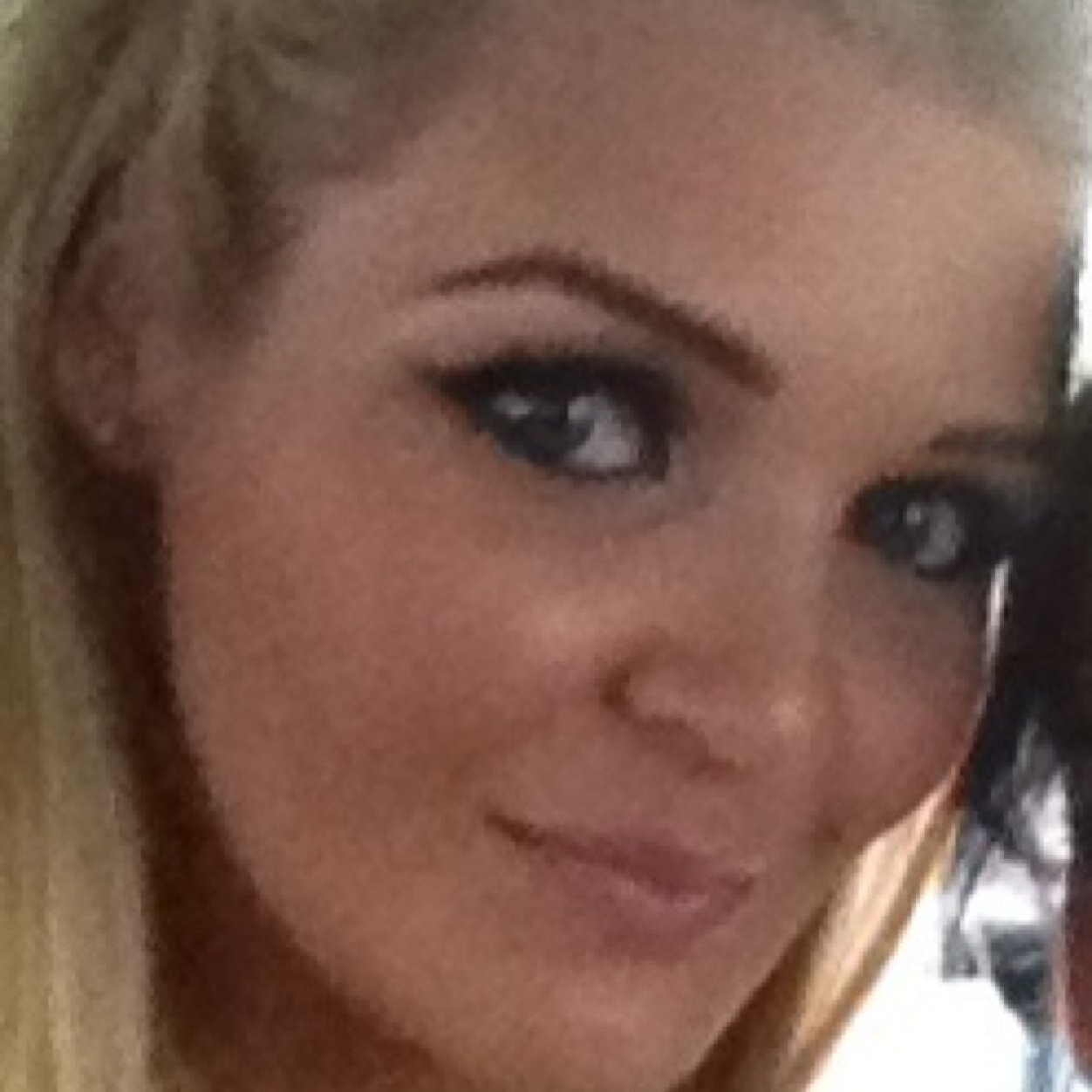 HeyHailey13's profile picture. 