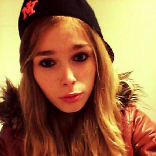 Men Familie En Men Vrienden Staan Bij Mij Op Nummer 1 ♥
14 years old !