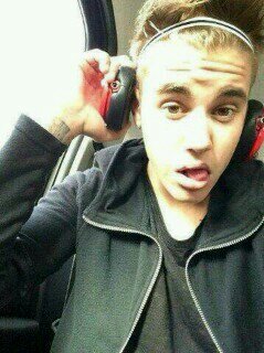 Let 's make the world bitterGet@shots and spread the love and http://t.co/9zI3mBA5Bo bieber *-*
