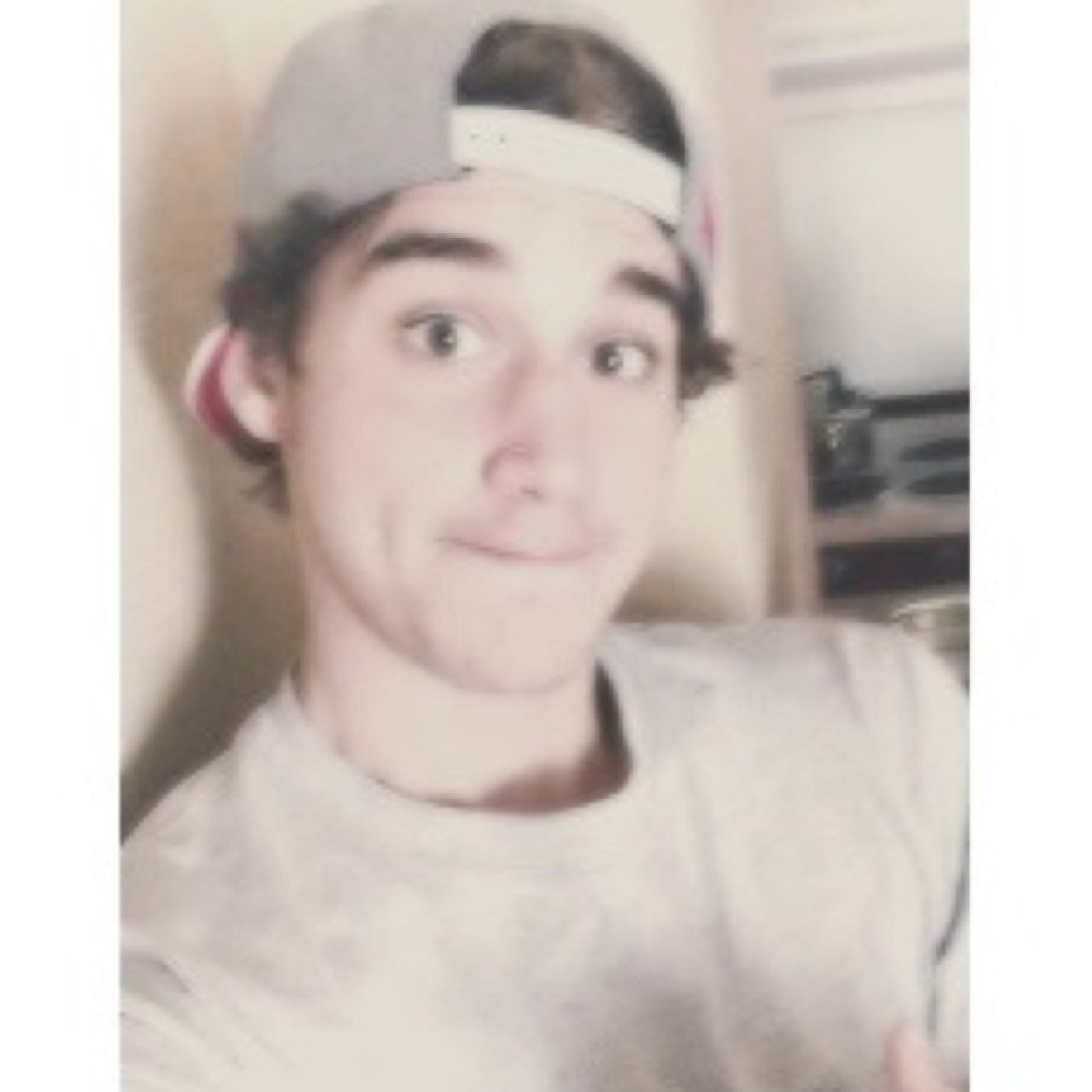 I gave you a free follow so follow @jlsmydrug for me please