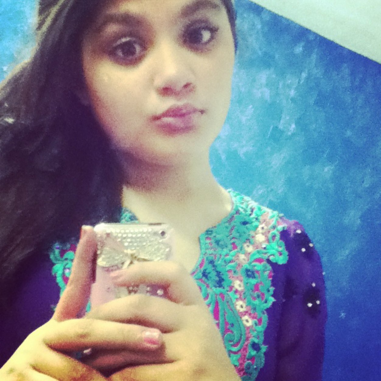 Born in toronto, SKHS! 13 yrs old! Yh... umm thats all i got, oh nd make sure u follow! xox