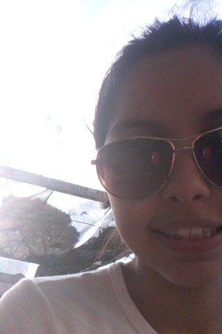 Hi, hablo español e ingles :) algun dia sere famosa :)