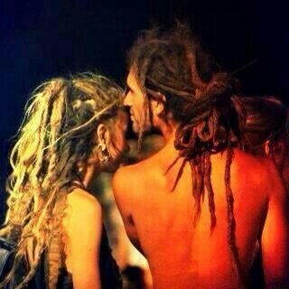 وبعض الأصدقاء يستحقون المحبهه ألف مره hosoosi♥