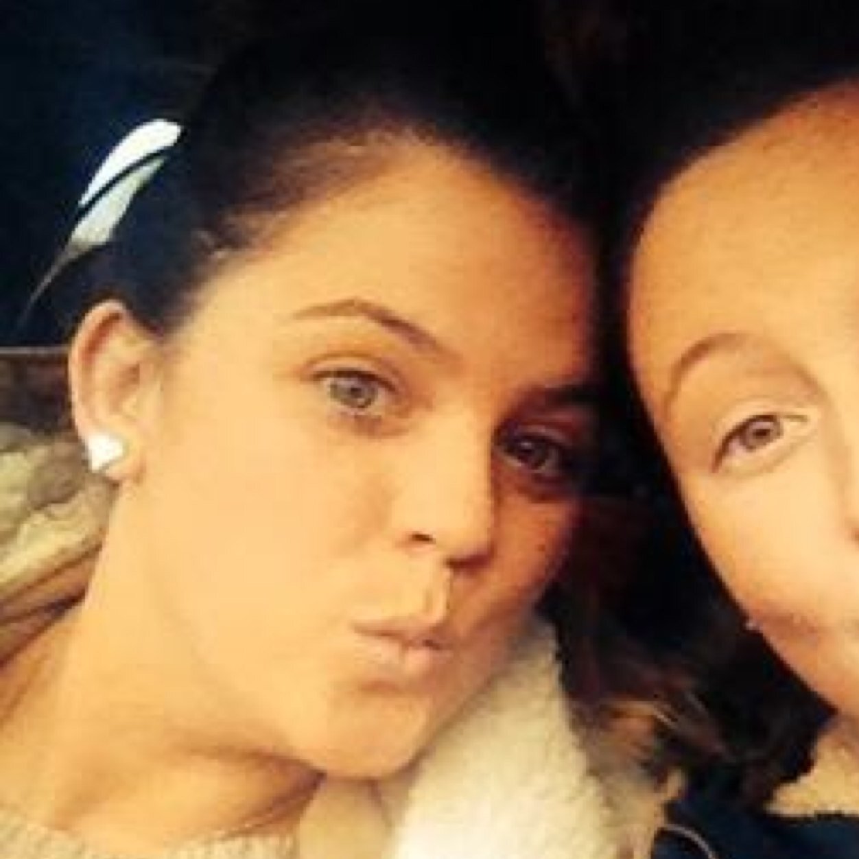 hey everyone my name is danielle leave me a tweet x