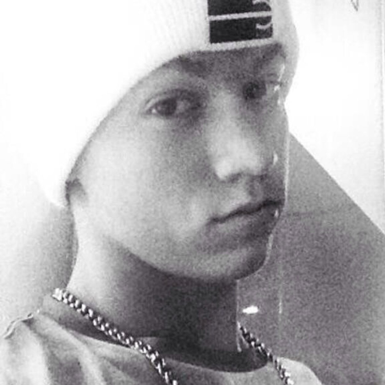 Follow my friend @TAYCANlFF And me @SeriousShawn ❤️