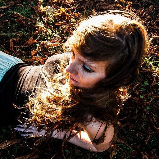 ceyda_tskn's profile picture. herkes maviyi seviyorken gel biz siyah olalım birlikte