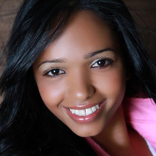 sou evangelica  cantora e compositora casada com pastor samuel santos