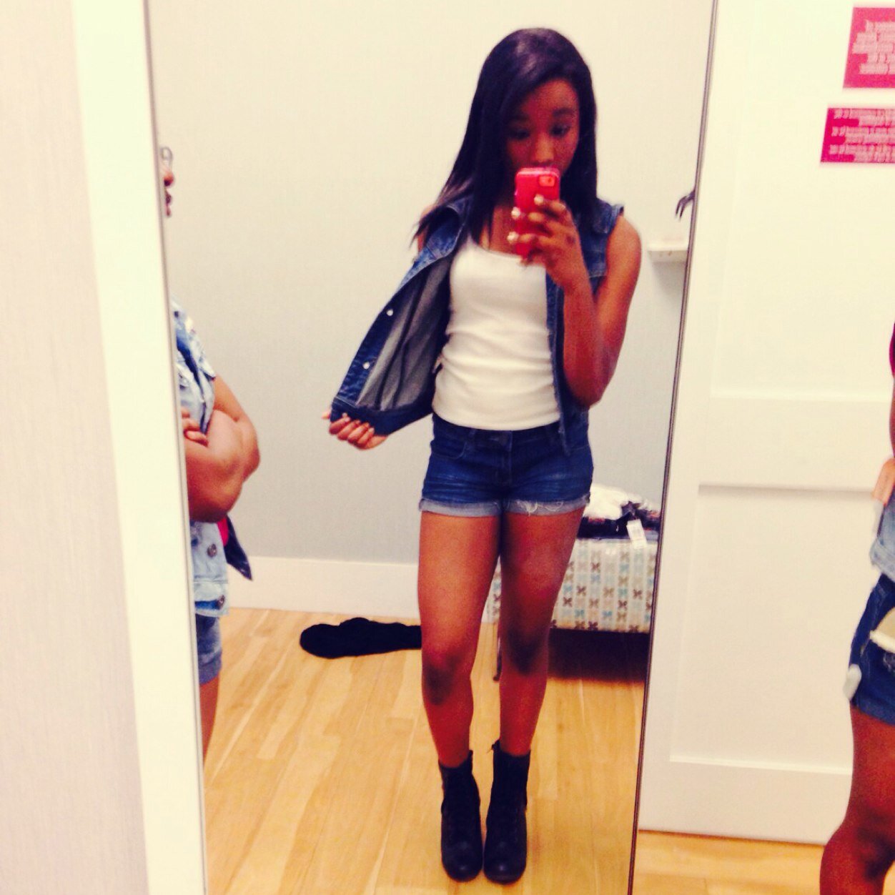 I love music, dance . And acting . Im 15 i go to middleburg high school .  Follow for a follow