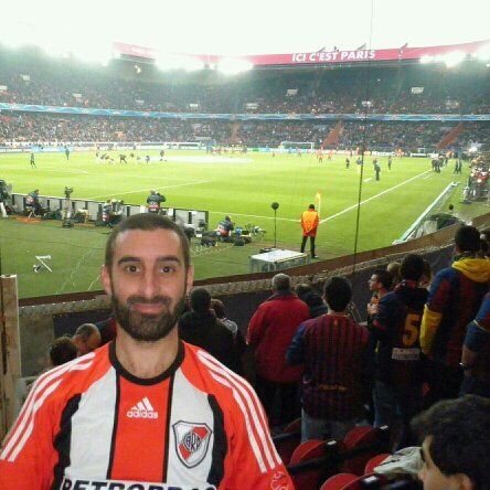 Hincha de River. Politologo. 4 voluntarioso. Actualmente viviendo en la ciudad mas linda del mundo #Barcelona