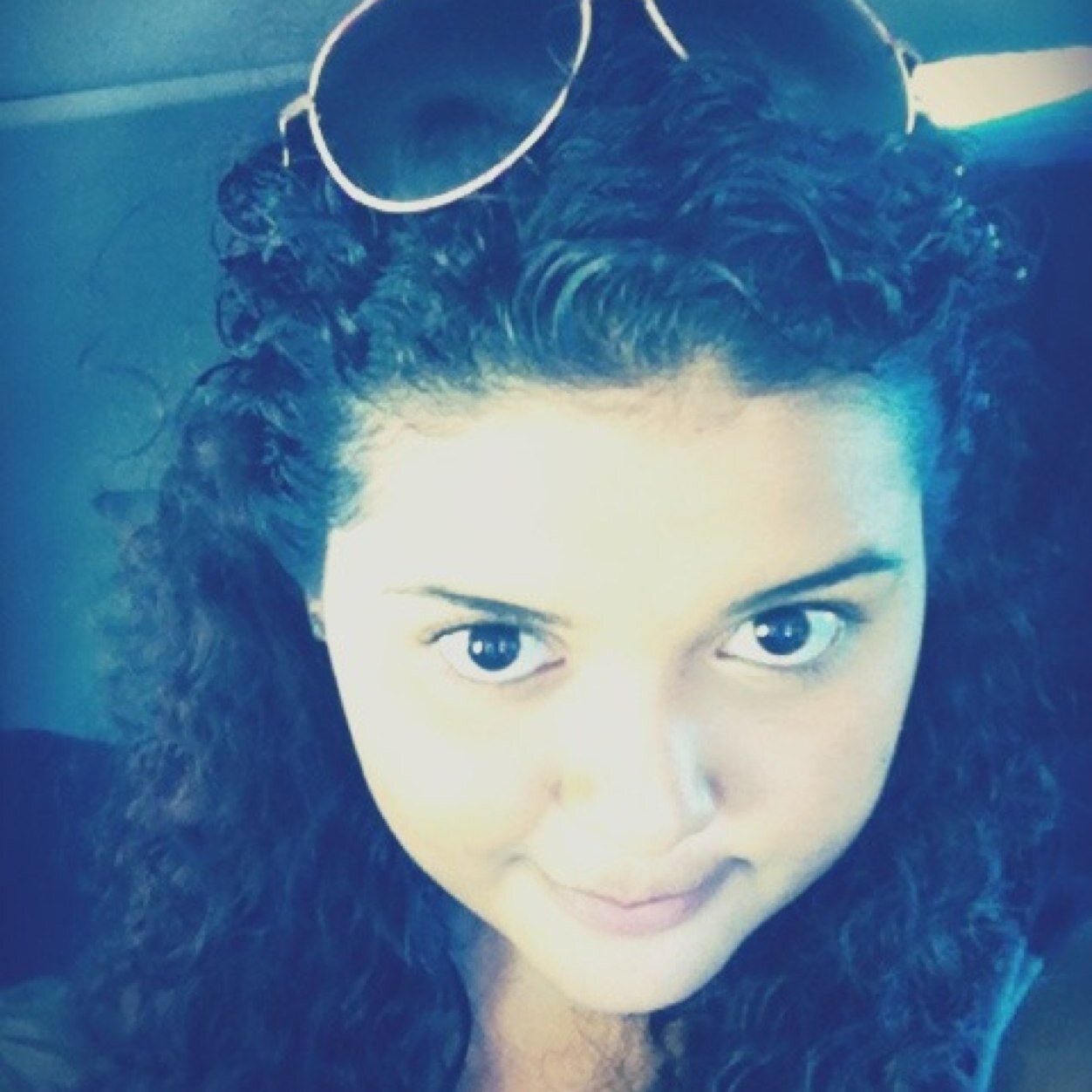 fabiiz_mata's profile picture. Vivo mi vida entre letras y versos, perdiendome en un mar de melodias jugando en el sube y baja de los sentimientos, recorriendo la montaña rusa que es la vida