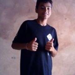 amo ouvir musicas e jogar futebol
