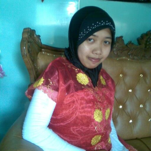 Penulis fiksi dan puisi I  konsultan skripsi I English teacher I Literature lover I Sastra adalah hembusan nafas dan tetesan darahku
