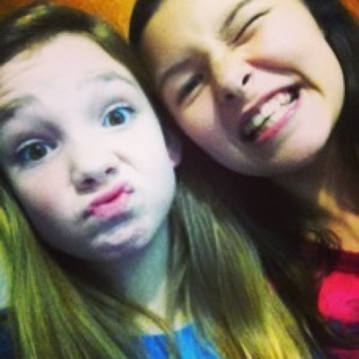 hey guys i am a clogger i love to sing country/gospel and i love my boyfriend❤