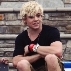 AintLynch's profile picture. Time for the charm bomb to explode.