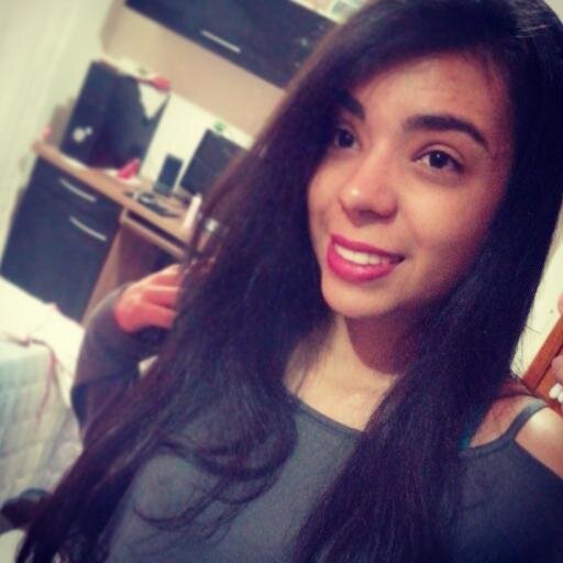 Com a cabeça erguida e mantendo a fé em Deus  .