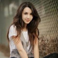 La mejor de los Blackthorn. Si le haces algo a Ty te mato, así de simple. No por nada soy la protectora.