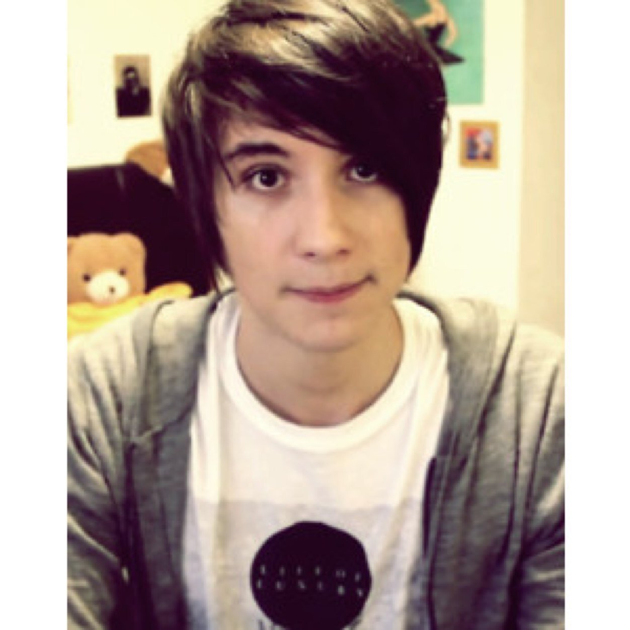 I am a really big fan of Dan Howell!!! I love you Dan!!!