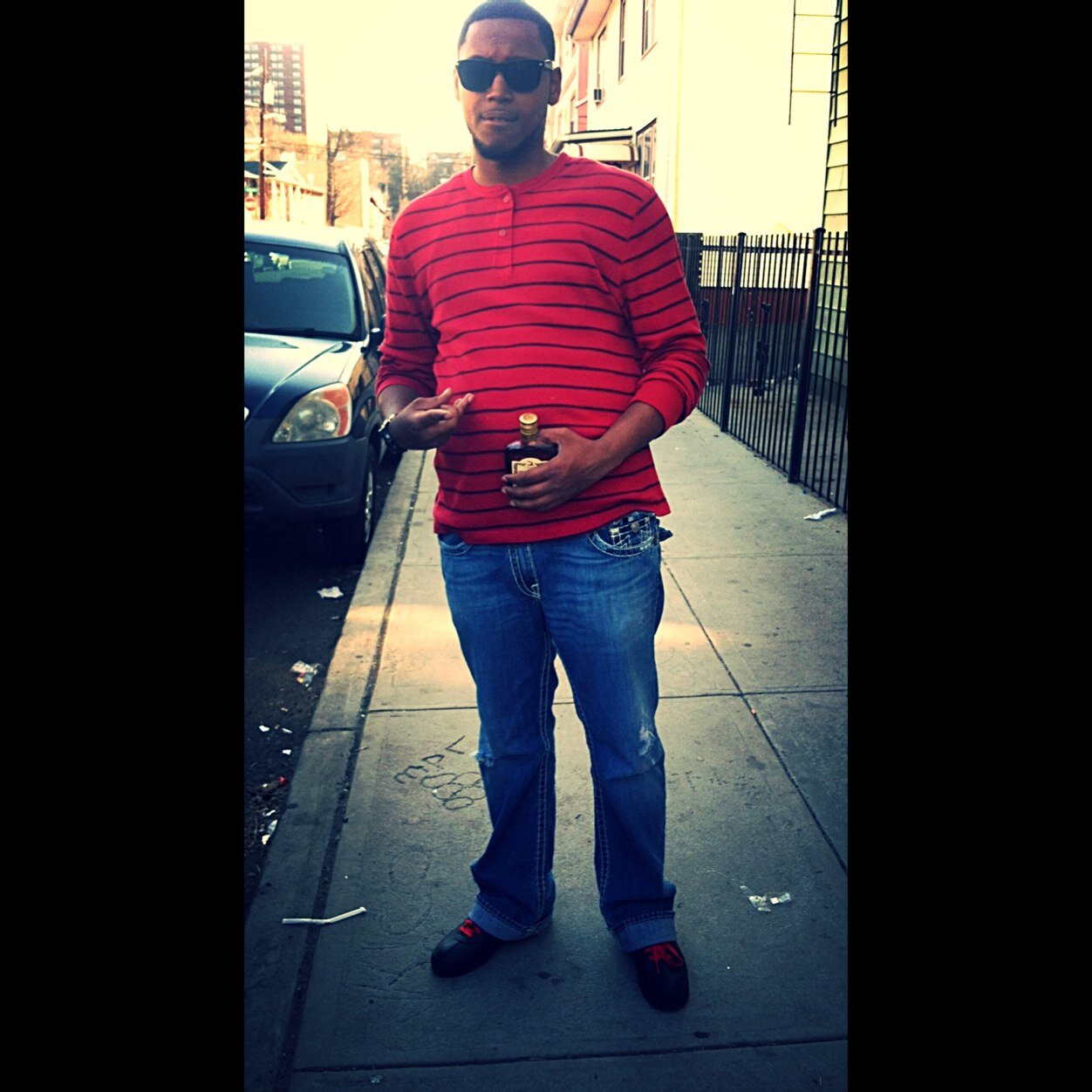 Rapper/Artist And Founder Of DBG Ent!!! Interested in features email jabmula@gmail.com or DM me.(Serious Inquires Only) Listen http://t.co/J7lnjrhEYW Money.