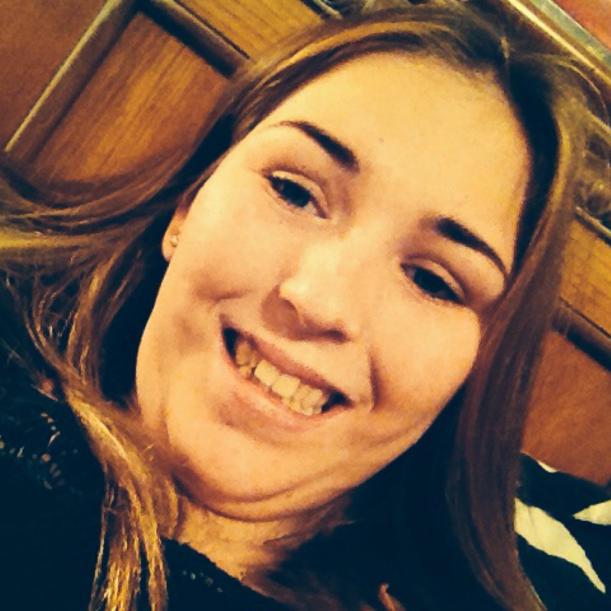 Hi I'm Kylie follow me and I will follow you back