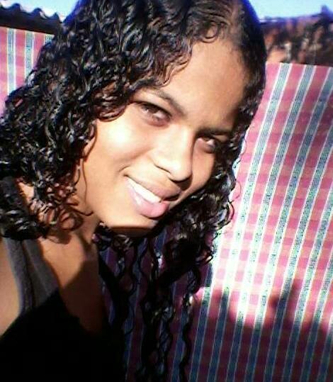 15 aninhos , solteira, complicada , marrenta , ciúmenta , amiga , morena gatta kkk' simplesmente euu :)
