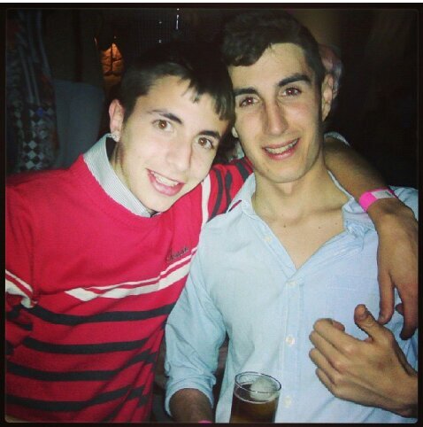 Liando sonrisas y fumando felicidad juju