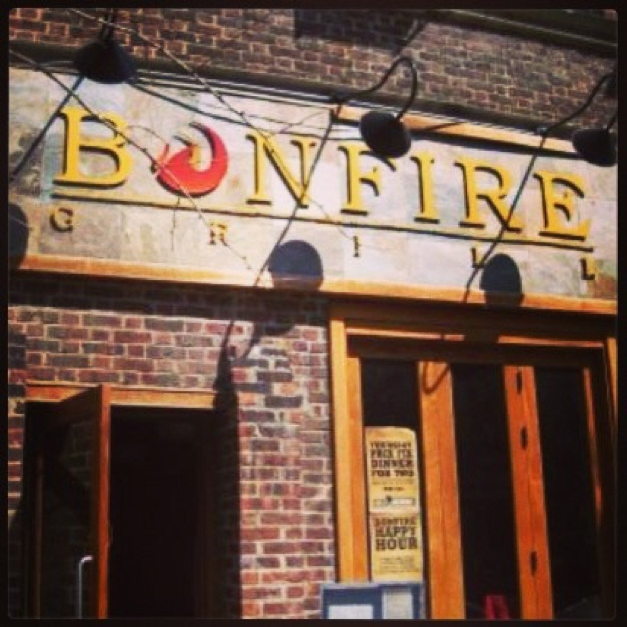 We're a restaurant open for lunch and dinner as well as a great brunch on the weekend. Located at 72-27 Austin St